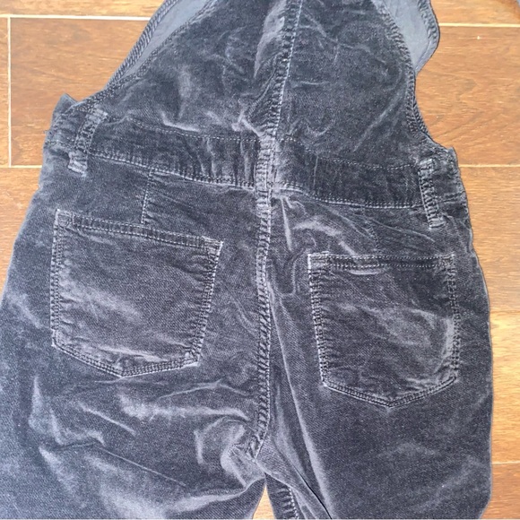 ⭐️4/$30 Old Navy Black Velvet Overalls - Picture 4 of 5